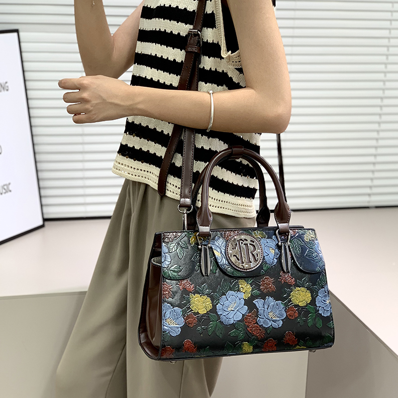 Vintage bloemenprint reliëf ta - Luxury Bags Vegan recensie en prijs